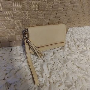 Wallet that can hold a phone